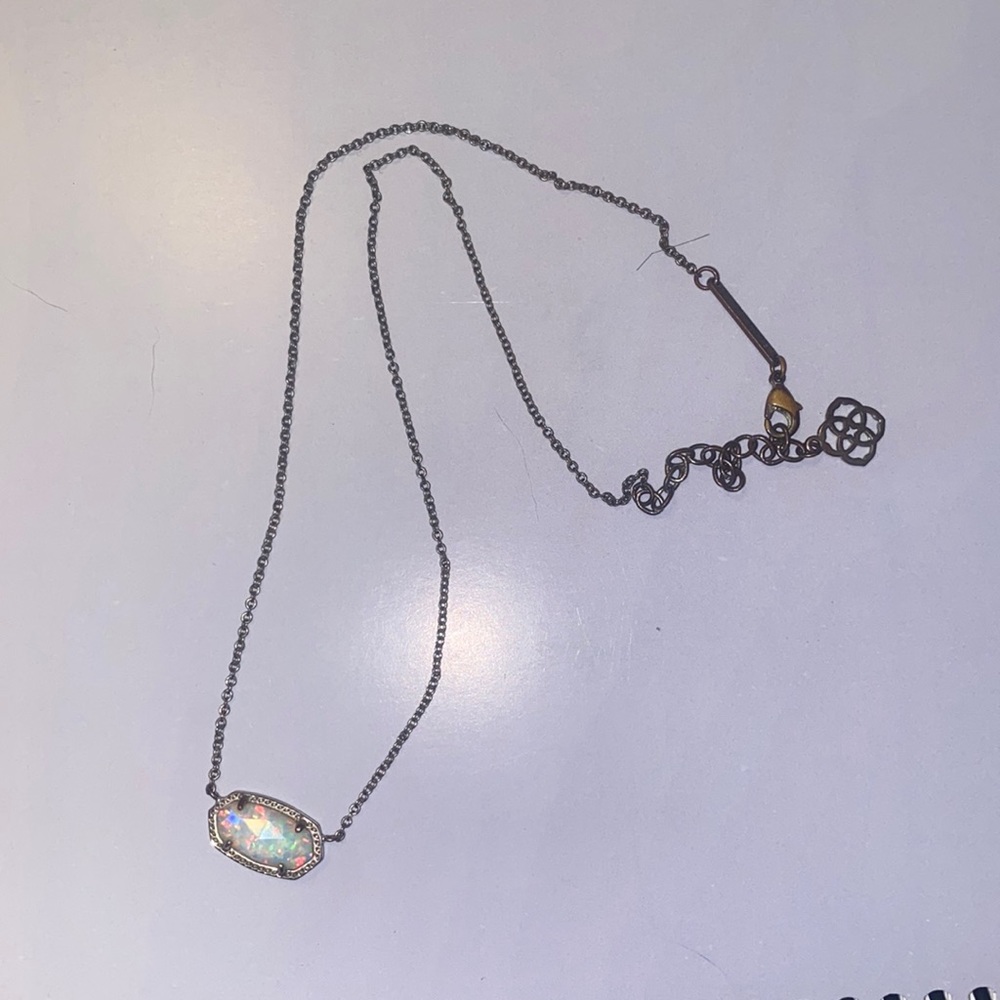 Kendra Scott necklace